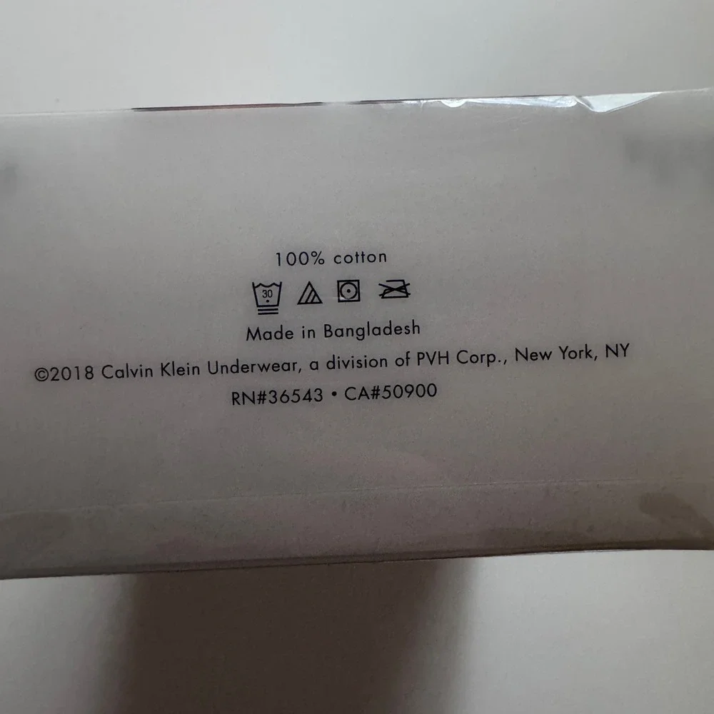 Calvin Klein Men 3 Pack White 100% Cotton V-Neck T-Shirts Classic Fit Size L